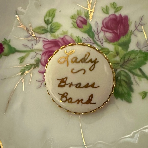 Vintage Lady Brass Band pin - Picture 1 of 4